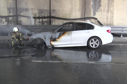 İstanbul Ataşehir’de lüks otomobil alev alev yandı