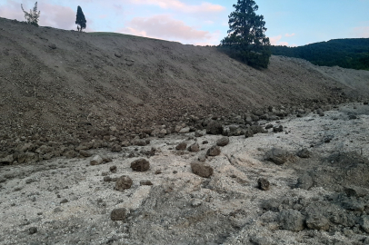 Karabük'te heyelan nedeniyle köy yolu ulaşıma kapandı