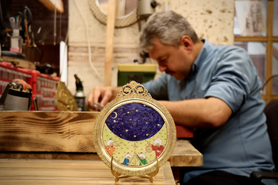 Minyatür sanatı Bursa'da gökyüzünün atlası usturlap ile buluştu