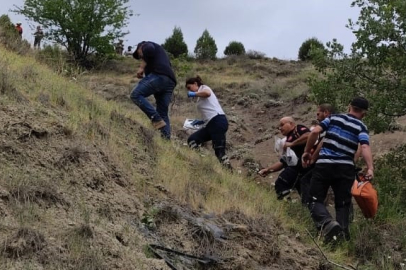 Çorum'da şarampole devrilen traktörün altında kalan sürücü hayatını kaybetti