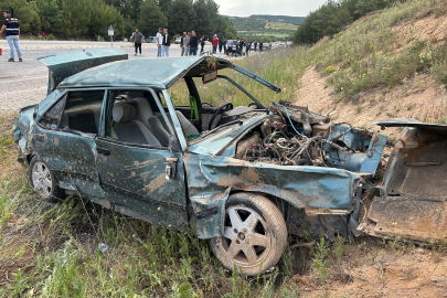 Uşak'ta iki araç çarpıştı: 1'i ağır 7 yaralı