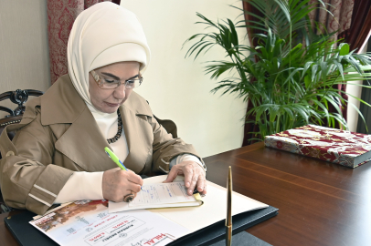 Emine Erdoğan, Türk Kızılay'a kurban bağışında bulundu