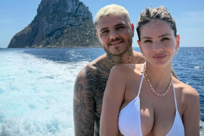 Galatasaraylı Mauro Icardi tatilde aşka geldi! Sevgilisini öpmeye doyamadı