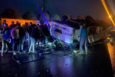 Hatay'da işçileri taşıyan midibüs devrildi: 25 yaralı