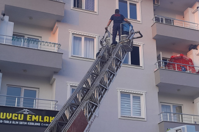 Muğla'da ev yangını: 1 kişi balkondan kurtarıldı