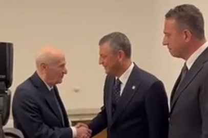 CHP Genel Başkanı Özel ile MHP Genel Başkanı kuliste selamlaştı