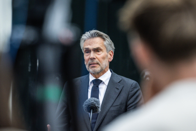 Hollanda'da hükümet dağıldı