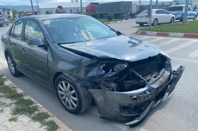 Samsun'da iki otomobil çarpıştı