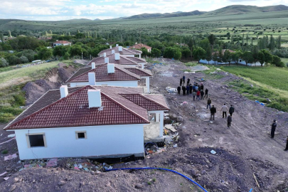 Arguvan'da afet konutlarının yapımı sürüyor