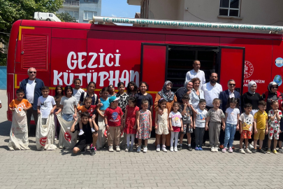 Bursa'da Roman öğrenciler Gezici Kütüphane'yle buluştu