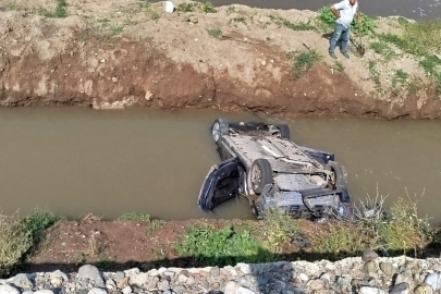 Çorum’da otomobil sulama kanalına devrildi: 1’i bebek, 3 yaralı
