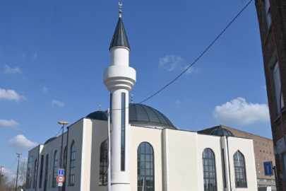 Fransa'da camide Kur'an-ı Kerim yakan kişi yakalandı