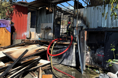 İstanbul Sarıyer'de mobilya imalathanesinden alevler yükseldi