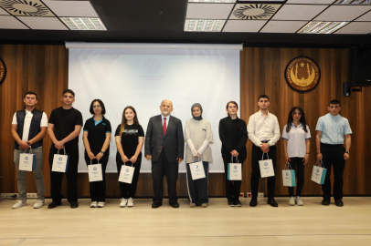 Liseli şairler Bursa'da ödüllerine kavuştu