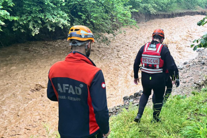Trabzon'da selde kaybolan kişiyi arama çalışmaları sürüyor
