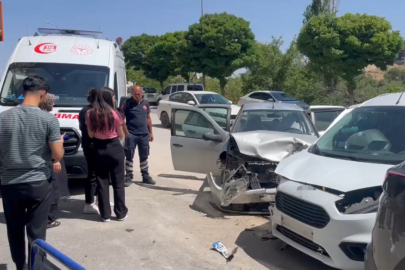 Adıyaman Besni’de iki otomobil çarpıştı: 3 yaralı