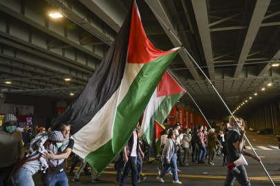 Filistin yanlısı üniversite öğrencilerini izlemek için dedektif tutmuşlar!