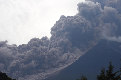 Yanardağ patlaması nedeniyle yüzlerce kişi tahliye edildi