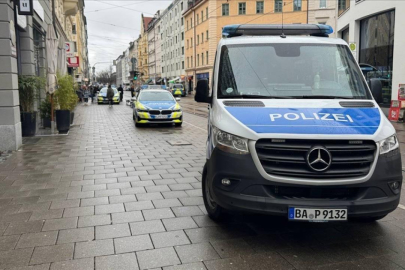 Almanya'da bir aracın yayalara çarpması sonucu 5 kişi yaralandı