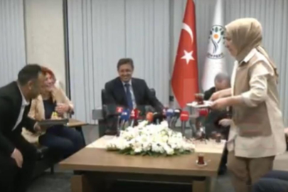 Genel merkezlerde bayramlaşma trafiği: 'Demli çay' şakası damga vurdu