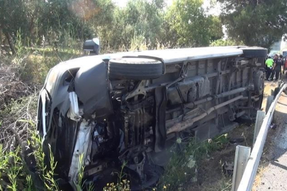 Antalya'da tur minibüsü devrildi! 5 kişi yaralandı, şoför kaçtı