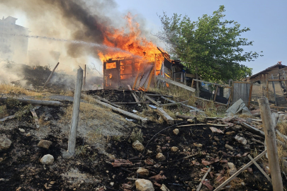 Malatya’da araç ve baraka yangını