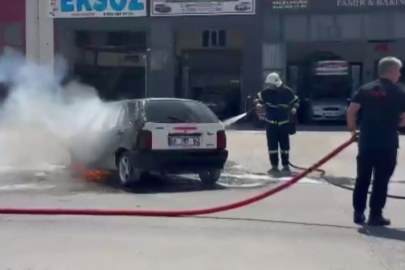 Aksaray'da Fiat otomobil egzoz tamirinde alev alev yandı