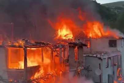 Amasya’da 4 ahşap ev yandı