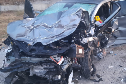 İzmir'de katliam gibi kaza! 3 araç birbirine girdi: Çok sayıda ölü ve yaralı var...