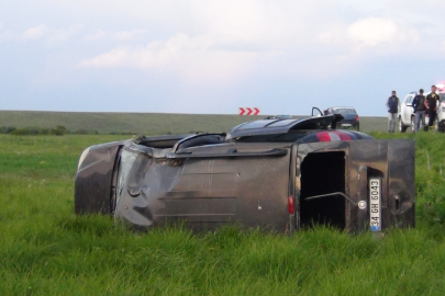 Kars’ta hafif ticari araç şarampole uçtu: 5 yaralı