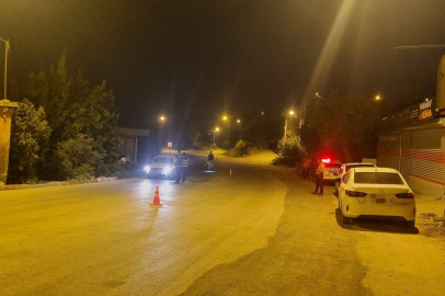 Adana'da aranan 2 şahıs yakalanıp cezaevine teslim edildi