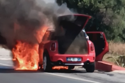 Aydın'da seyir halindeyken alev topuna dönen araçtan geriye iskeleti kaldı