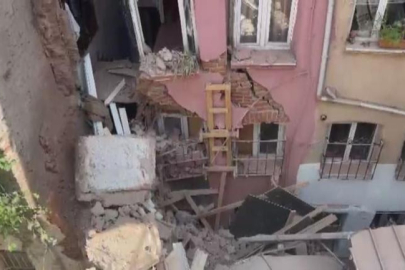 İstanbul'da korku dolu anlar: 3 katlı binanın balkonu çöktü