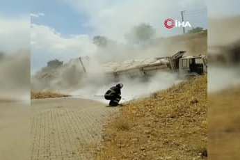 Mardin'de kontrolden çıkan kamyon çukura düştü: 2 yaralı