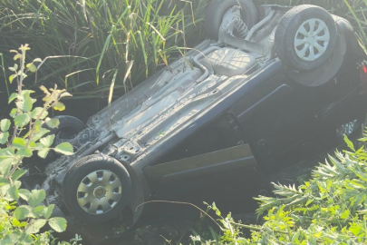 Samsun'da hafif ticari araç kanala uçtu: 2 yaralı