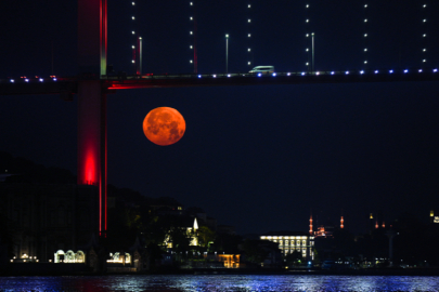 Yazın müjdecisi Çilek Dolunayı İstanbul semalarında