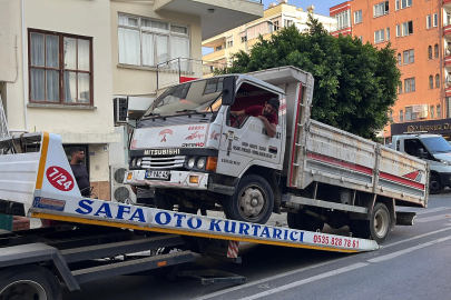 Antalya Alanya'da motosiklet ile kamyonet çarpıştı: 2 yaralı
