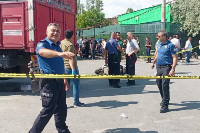 Niğde'de kamyonla çarpışan motosiklet sürücüsü hayatını kaybetti