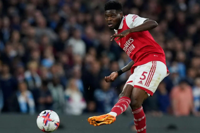 Fenerbahçe Arsenalli yıldızı transfer ediyor: Ali Koç görüşmeleri başlattı!