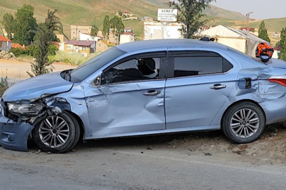 Hakkari Yüksekova’da otomobil ile kamyon çarpıştı: 5 yaralı