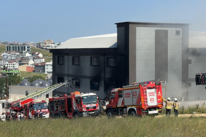 İstanbul Arnavutköy'deki terlik fabrikasında çıkan yangın söndürüldü