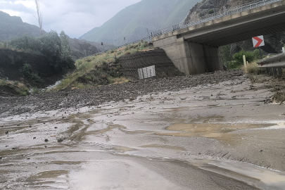 Erzurum-Artvin karayolunda heyelan!