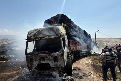 Antalya’da saman yüklü tır yandı