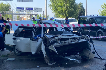 Denizli'de ağaca çarpan Tofaş hurdaya döndü: 1 ölü, 4 yaralı