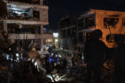 Trump’tan İran’a sert uyarı: ABD silahlı kuvvetleri üzerinize iner!