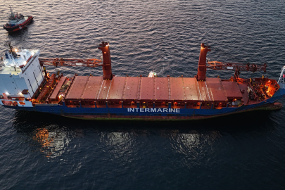 Çanakkale Boğazı'ndan geçen yük gemisinde yangın çıktı