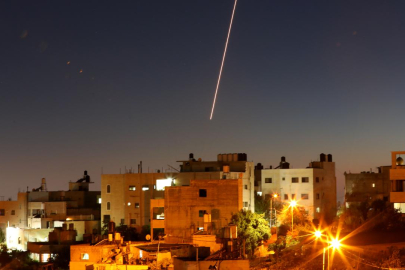 İsrail ordusu, Tahran yakınlarında hava savunma birliklerini hedef aldığını duyurdu