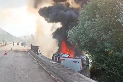 Kırıkkale'de köprüden düşen tır, 9 saat sonra alev aldı