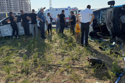 Ankara'da dolmuş ile otomobil çarpıştı:5 yaralı