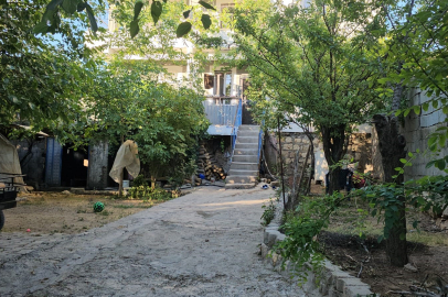 Diyarbakır'da çocuklarını ve kendisini bıçakla yaraladı